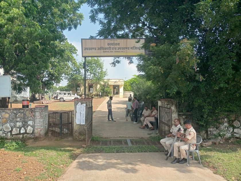 वार्ड 13 की पार्षद आशा जैन ने दिया पहला मत, गुप्त मतदान से तय होगा ताज