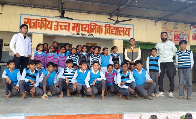 डाबी में जरूरतमंद विद्यार्थियों को वितरित हुए ऊनी वस्त्र, चेहरों पर खिली मुस्कान