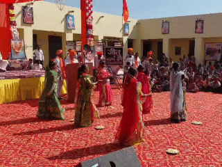 नन्हीं बालिकाओं ने धार्मिक गीतों पर दी सांस्कृतिक प्रस्तुतियां 