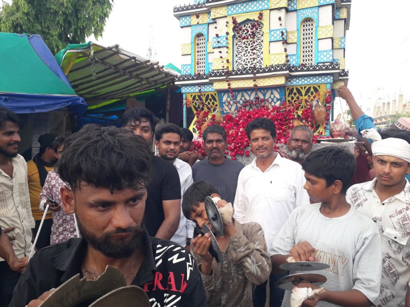 अखाड़ों ने दिखाए हैरतअंगेज करतब, जगह-जगह लंगर व छबील से हुआ स्वागत