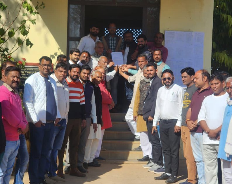 मतदाता पुनरीक्षण में नियम विरुद्ध बल्क फॉर्म जमा करने का आरोप