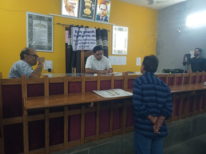 आखिरी दिन एसडीएम कार्यालय में दिनभर रही गहमागहमी