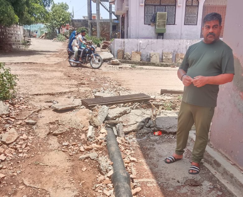  सड़क बनी हादसों का कारण, एसडीएम से शिकायत कर शीघ्र मरम्मत की मांग
