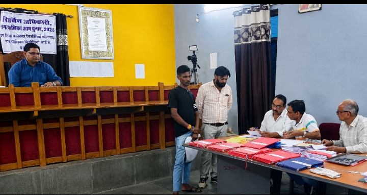  6 आवेदन जमा; 300 फॉर्म लिए गए, रविवार को रहेगा अवकाश  