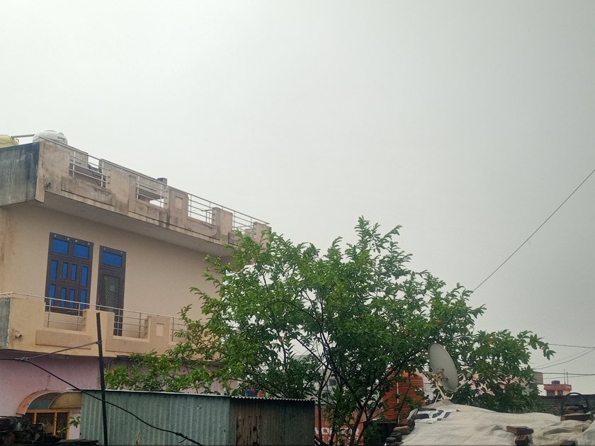 बारिश से तापमान में आई गिरावट, 24 घंटे हल्की बारिश की संभावना