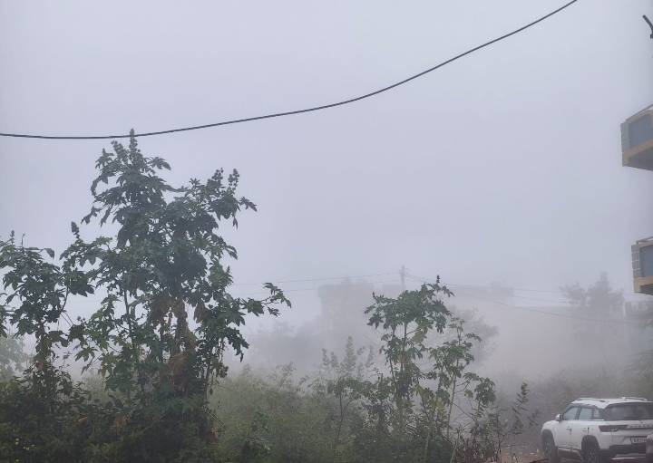 विजिबिलिटी 300 मीटर से कम, घरों में दुबके लोग