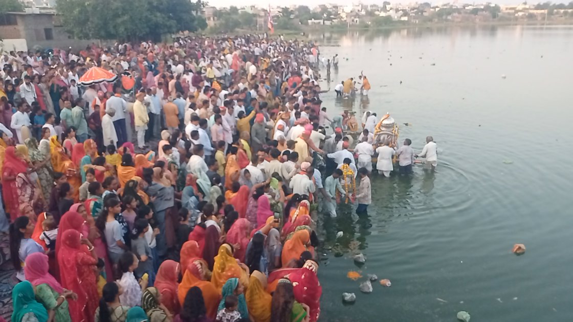 जलझूलनी एकादशी पर निकली बेवान यात्रा