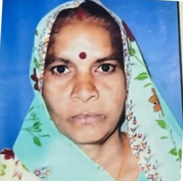 सड़क पर गिरने से महिला की मौत