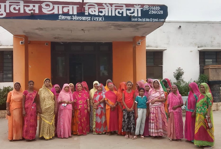 ग्रामीणों ने दी पुलिस में रिपोर्ट, मंदिर निर्माण में बाधा का आरोप