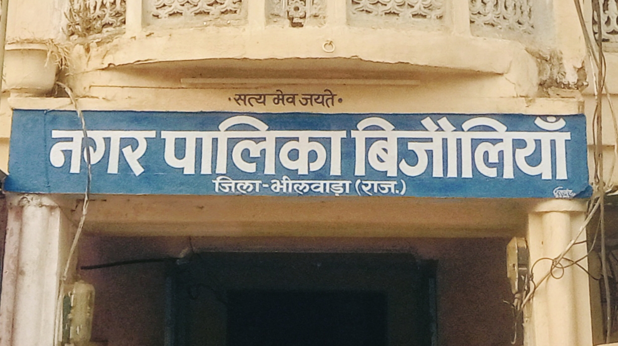 दोनों के बीच सीधा मुकाबला