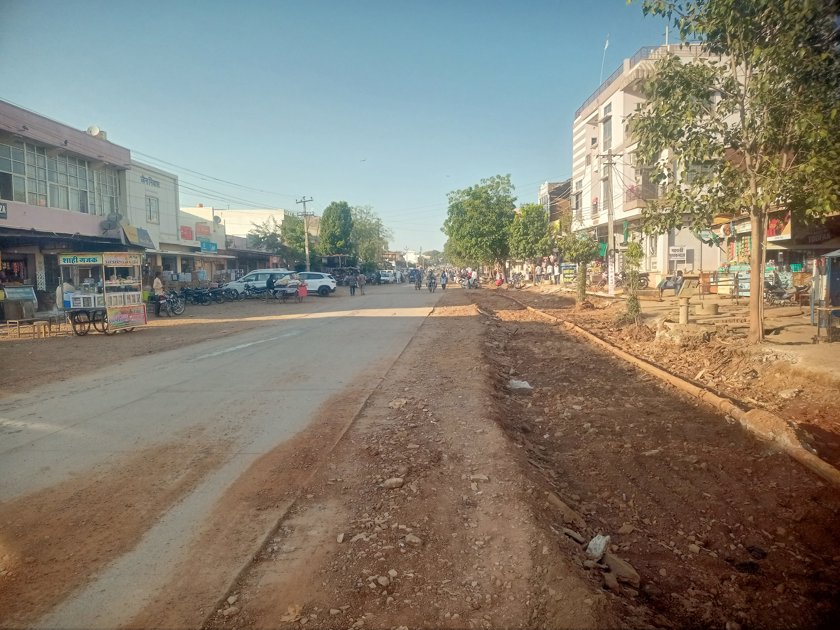 नगर पालिका ने शुरू किया काम,20 फिट सड़क चौड़ी होगी,78 लाख रुपए स्वीकृत