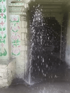 हजारों लीटर पानी बरबाद, शिकायतों के बाद भी नहीं हुई मरम्मत